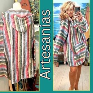 Artesanias Sweater, Size XXLarge
Mexican Hoodie Pullover, Excellent Condition